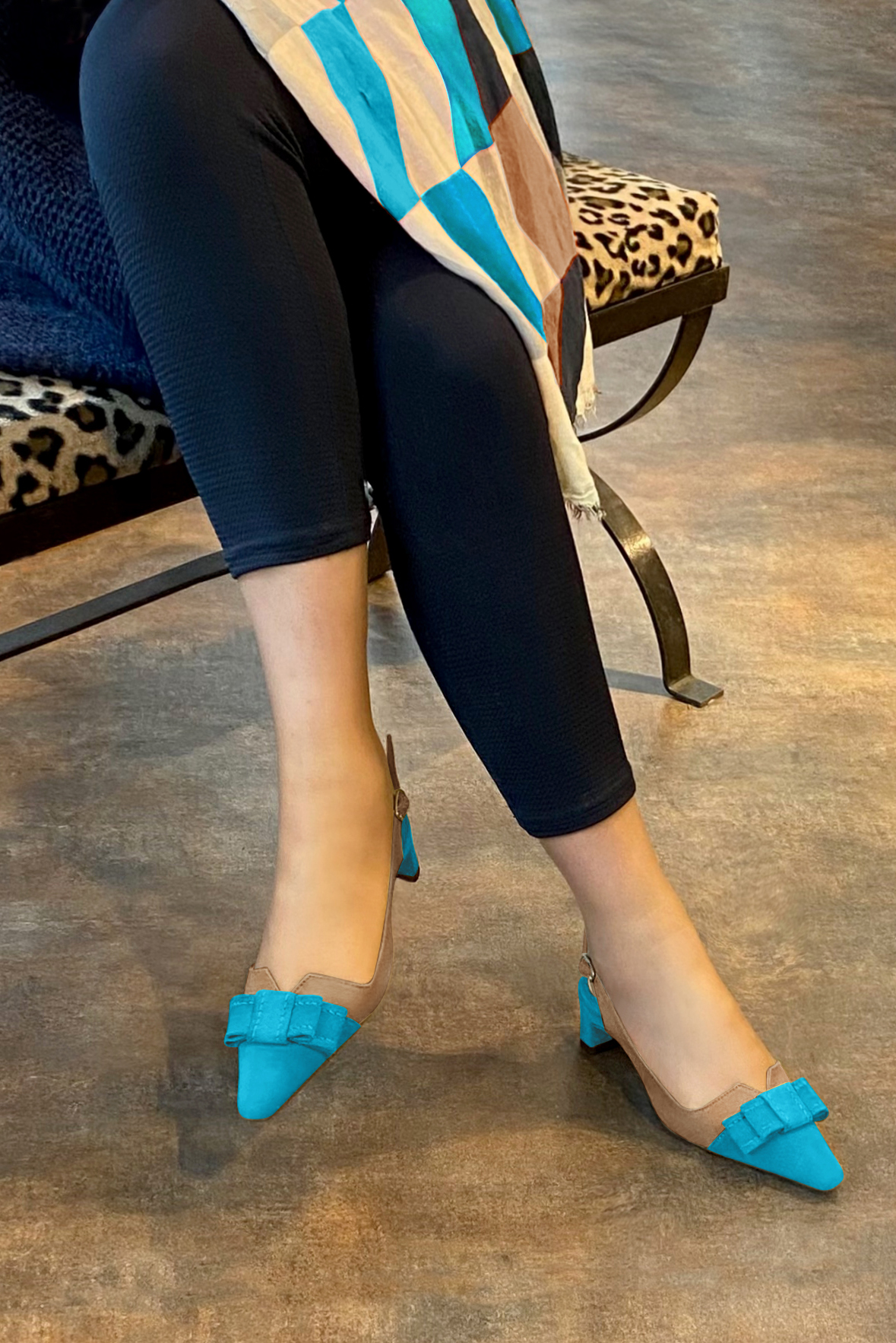 Tan beige and turquoise blue women's open back shoes, with a knot. Tapered toe. Low kitten heels. Worn view - Florence KOOIJMAN